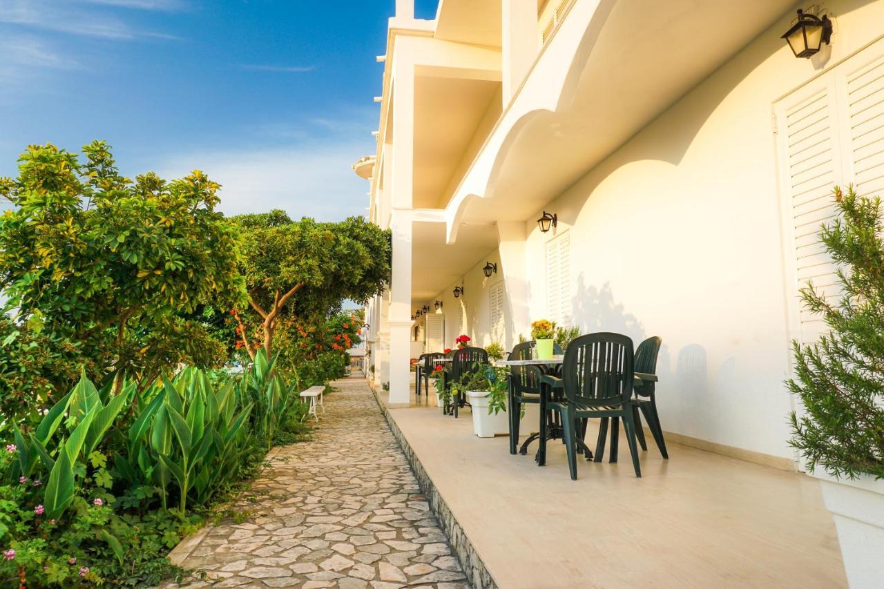 Cubaneros Holiday Inn Laganas Dış mekan fotoğraf