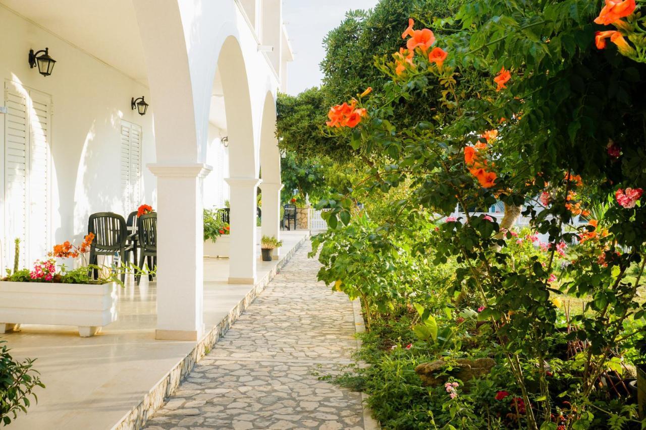 Cubaneros Holiday Inn Laganas Dış mekan fotoğraf